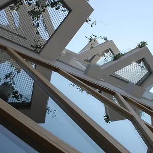 מלון Qbic לרנקה